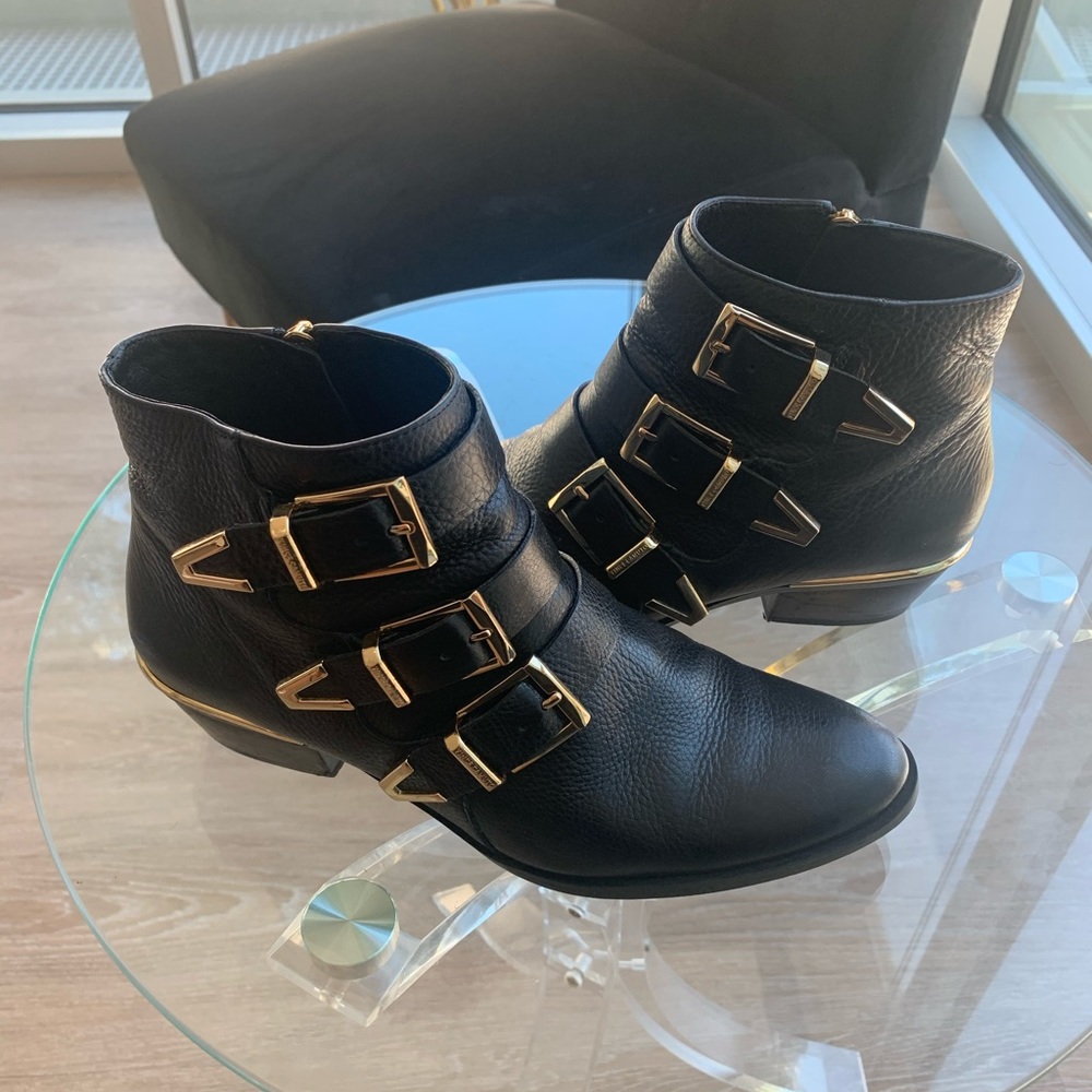 Vintage tumbled Vince Camuto booties